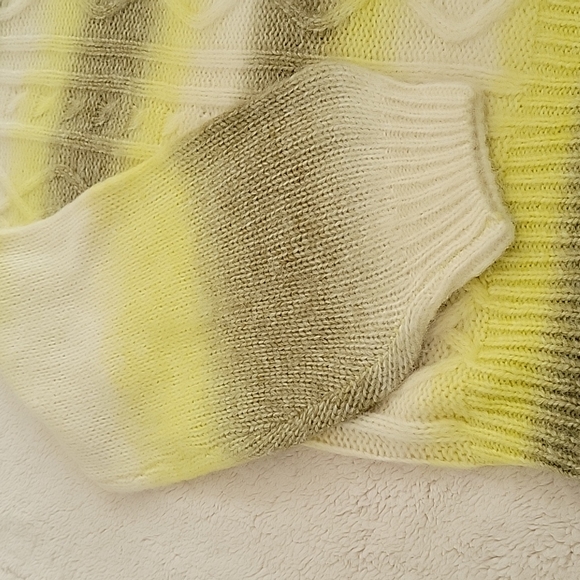 Sweater - Picture 3 of 4